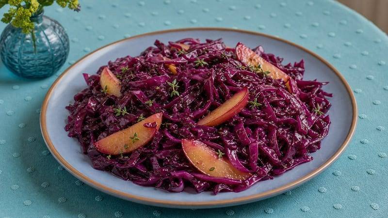 Sweet and Sour Braised Red Cabbage